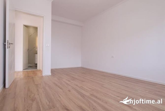 Shtepi ne shitje Apartament ne Tirane, 2+1, Mobilimi Bosh, pa mobiluar, Pagesa 210,000  Euro.