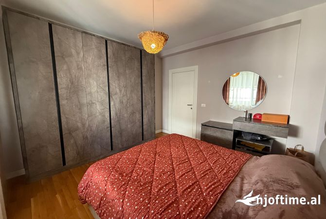 Shtepi ne shitje Apartament ne Tirane, 3+1, Mobilimi E mobiluar, Pagesa 308,000  Euro.