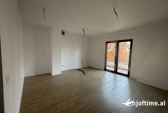 Ambient biznesi me qera 3+1 ne Tirane - 850 Euro