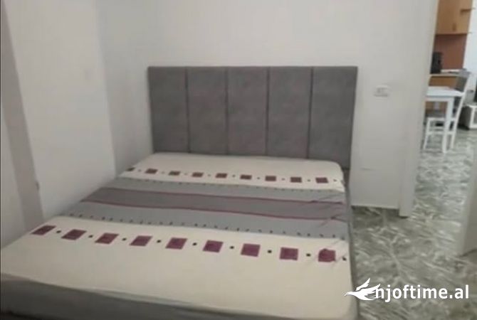 Shtepi me qera Apartament ne Tirane, 2+1, Mobilimi E mobiluar, Pagesa 550  Euro.
