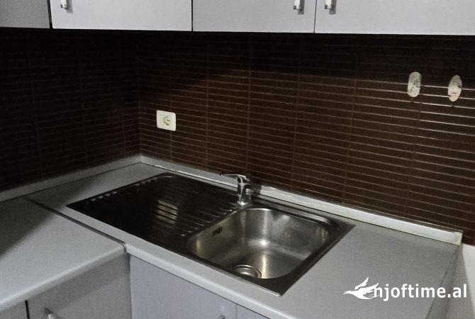 Shtepi me qera Apartament ne Tirane, 1+1, Mobilimi E mobiluar, Pagesa 450  Euro.