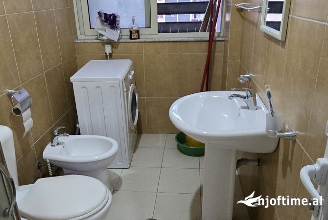 Shtepi me qera Apartament ne Tirane, 1+1, Mobilimi E mobiluar, Pagesa 450  Euro.