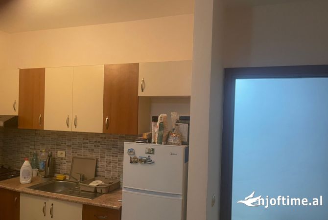 Shtepi me qera Apartament ne Tirane, 2+1, Mobilimi E mobiluar, Pagesa 500  Euro.