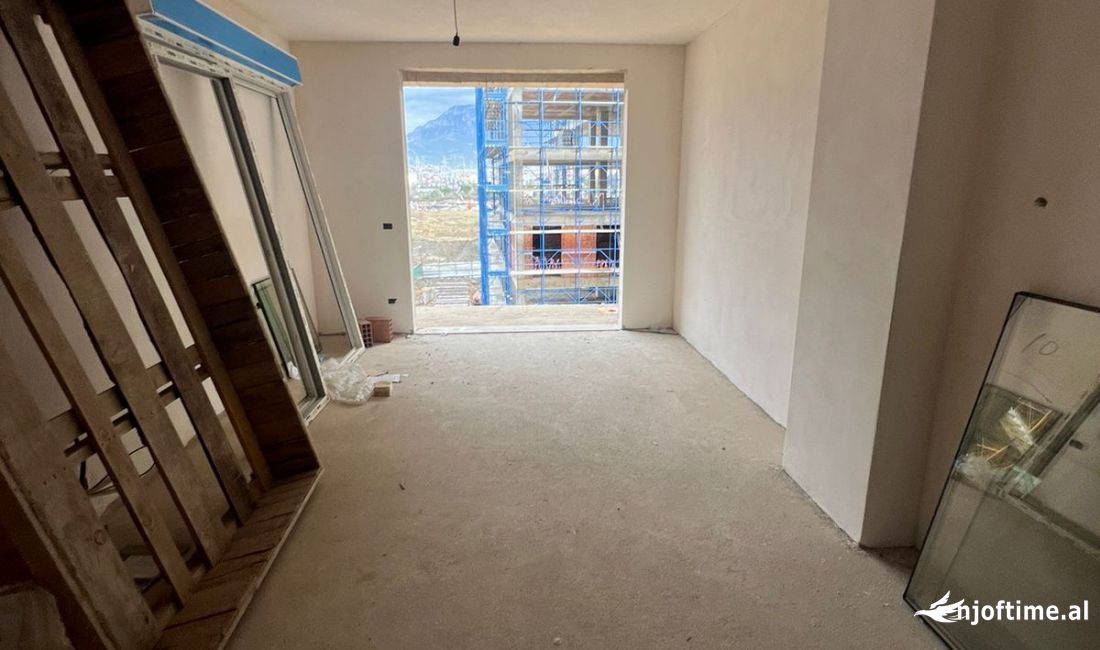 Shtepi ne shitje Apartament ne Tirane, 2+1, Mobilimi Bosh, pa mobiluar, Pagesa 193,000  Euro.