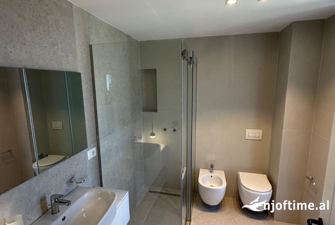 Shtepi me qera Vila Luksoze ne Tirane, 3+1, Mobilimi E mobiluar, Pagesa 3,000  Euro.