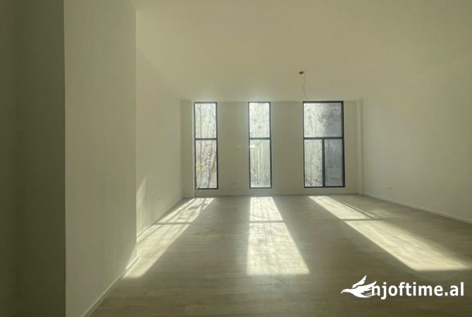 Ambient biznesi me qera 3+1 ne Tirane - 1,500 Euro