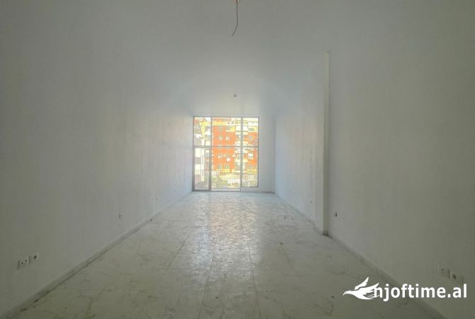 Ambient biznesi me qera 3+1 ne Tirane - 1,400 Euro