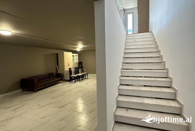 Shtepi me qera Apartament ne Tirane, 4+1, Mobilimi E mobiluar, Pagesa 3,000  Euro.