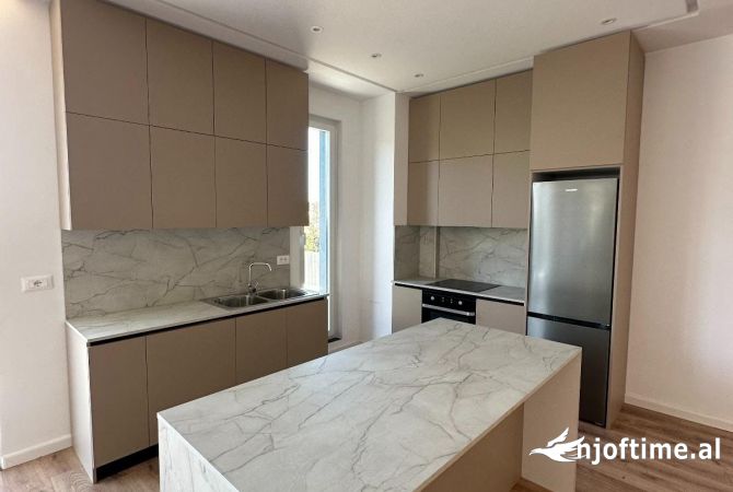 Shtepi me qera 4+1 ne Tirane - 3,000 Euro