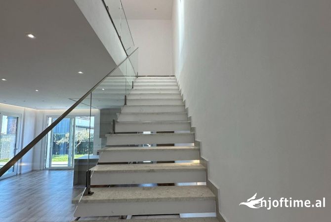 Shtepi me qera Apartament ne Tirane, 4+1, Mobilimi E mobiluar, Pagesa 3,000  Euro.