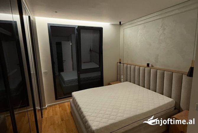 Shtepi ne shitje Apartament ne Tirane, 3+1, Mobilimi E mobiluar, Pagesa 416,000  Euro.