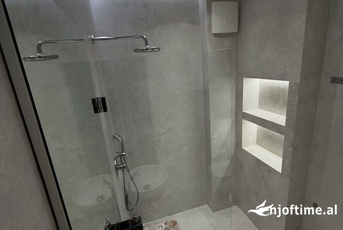 Shtepi ne shitje Apartament ne Tirane, 3+1, Mobilimi E mobiluar, Pagesa 416,000  Euro.