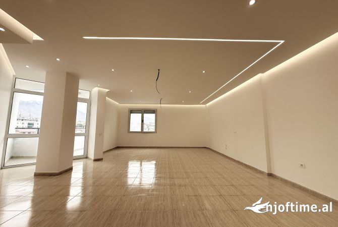 Ambient biznesi me qera 3+1 ne Tirane - 1,700 Euro