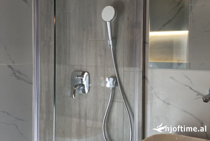 Shtepi me qera Apartament ne Tirane, 2+1, Mobilimi E mobiluar, Pagesa 1,000  Euro.