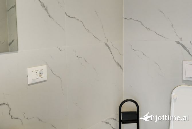 Shtepi me qera Apartament ne Tirane, 2+1, Mobilimi E mobiluar, Pagesa 1,000  Euro.