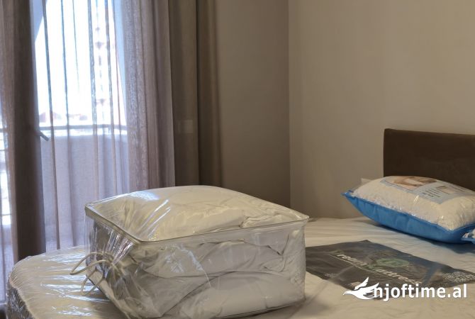 Shtepi me qera Apartament ne Tirane, 2+1, Mobilimi E mobiluar, Pagesa 1,000  Euro.
