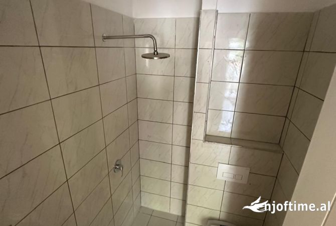 Shtepi ne shitje Apartament ne Tirane, 2+1, Mobilimi Bosh, pa mobiluar, Pagesa 100,000  Euro.