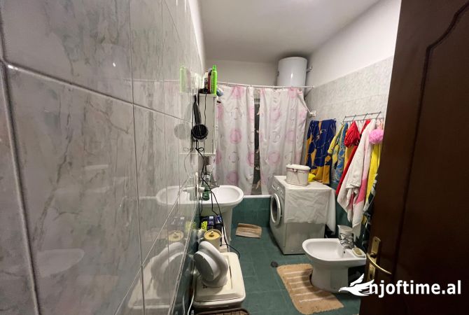 Shtepi ne shitje Apartament ne Tirane, 2+1, Mobilimi Bosh, pa mobiluar, Pagesa 218,400  Euro.
