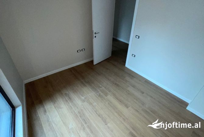 Shtepi me qera 2+1 ne Tirane - 680 Euro