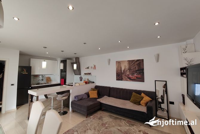 Shtepi me qera 2+1 ne Tirane - 800 Euro