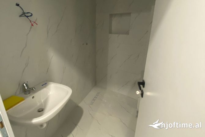 Shtepi me qera Apartament ne Tirane, 1+1, Mobilimi Bosh, pa mobiluar, Pagesa 450  Euro.
