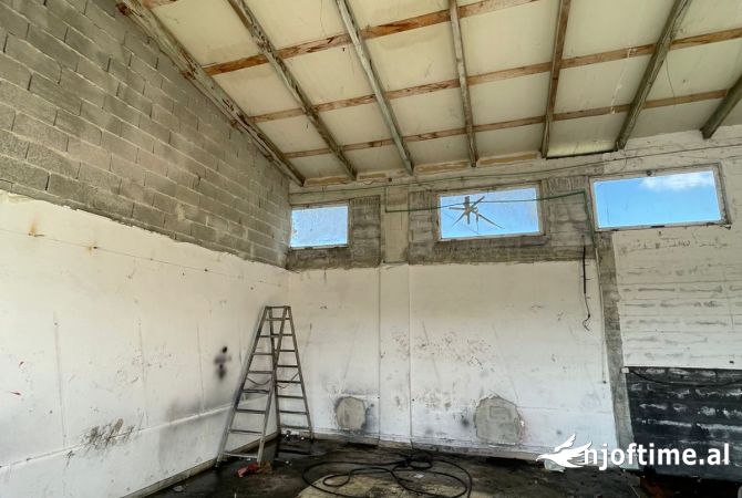 Ambient biznesi me qera 4+1 ne Tirane - 1,000 Euro