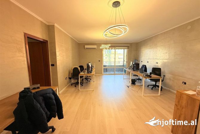 Ambient biznesi me qera 3+1 ne Tirane - 900 Euro