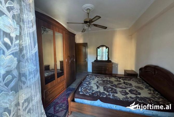 Shtepi me qera Apartament ne Tirane, 3+1, Mobilimi E mobiluar, Pagesa 600  Euro.