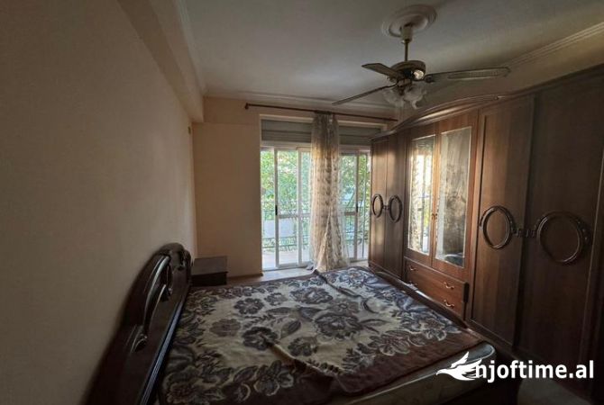 Shtepi me qera Apartament ne Tirane, 3+1, Mobilimi E mobiluar, Pagesa 600  Euro.