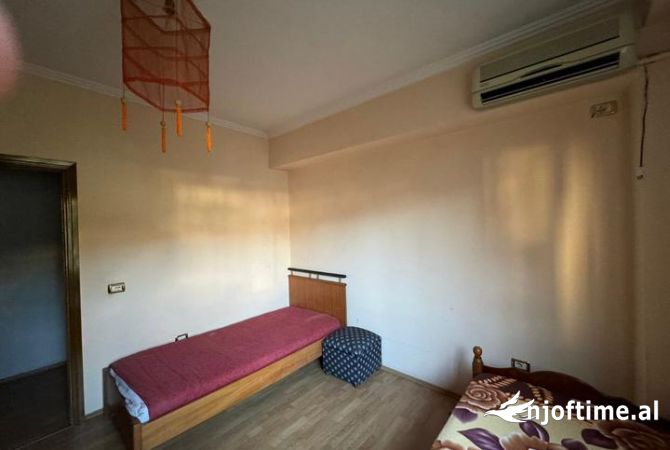Shtepi me qera Apartament ne Tirane, 3+1, Mobilimi E mobiluar, Pagesa 600  Euro.
