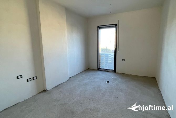 Shtepi ne shitje Apartament ne Tirane, 3+1, Mobilimi Bosh, pa mobiluar, Pagesa 550,000  Euro.
