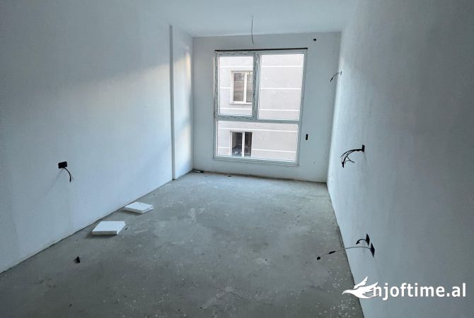 Shtepi ne shitje Apartament ne Tirane, 2+1, Mobilimi Bosh, pa mobiluar, Pagesa 191,000  Euro.
