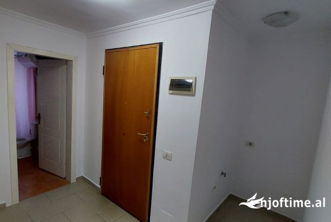 Shtepi ne shitje Apartament ne Tirane, 2+1, Mobilimi E mobiluar, Pagesa 188,000  Euro.