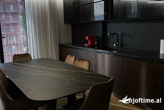 Shtepi ne shitje Duplex(shtepi me 2 kate) ne Tirane, 3+1, Mobilimi E mobiluar, Pagesa 443,500  Euro.