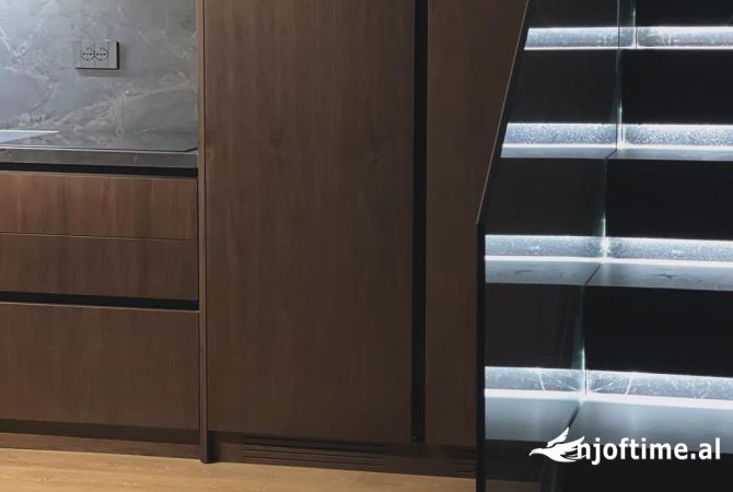 Shtepi ne shitje Duplex(shtepi me 2 kate) ne Tirane, 3+1, Mobilimi E mobiluar, Pagesa 443,500  Euro.