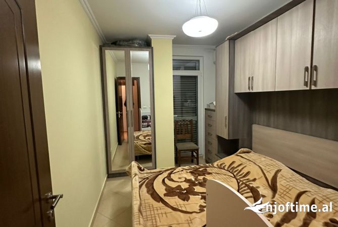 Shtepi ne shitje Apartament ne Tirane, 2+1, Mobilimi E mobiluar, Pagesa 113,000  Euro.
