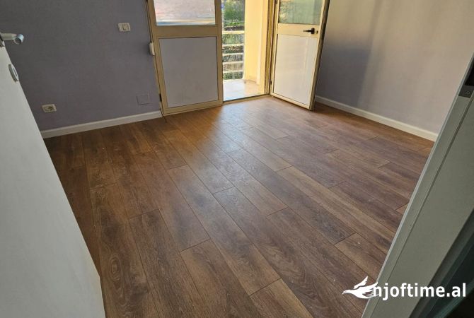 Shtepi ne shitje Apartament ne Tirane, 2+1, Mobilimi Bosh, pa mobiluar, Pagesa 145,000  Euro.