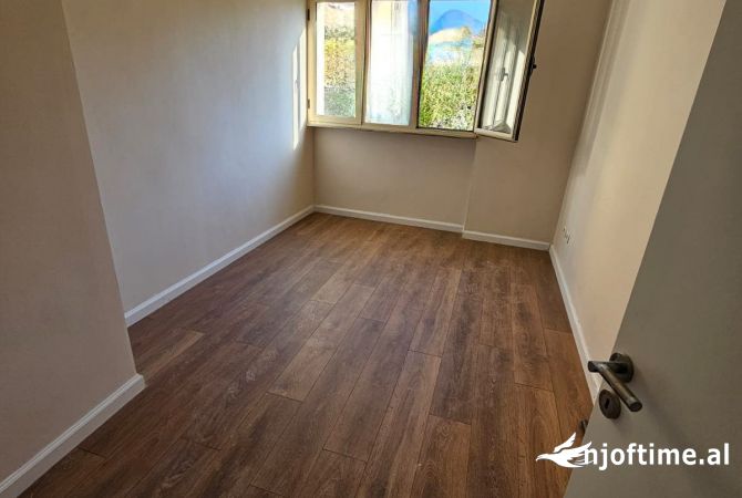 Shtepi ne shitje Apartament ne Tirane, 2+1, Mobilimi Bosh, pa mobiluar, Pagesa 145,000  Euro.