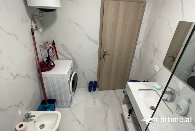 Shtepi ne shitje Apartament ne Tirane, 3+1, Mobilimi E mobiluar, Pagesa 165,000  Euro.
