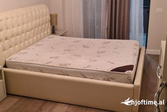 Shtepi ne shitje Apartament ne Tirane, 2+1, Mobilimi E mobiluar, Pagesa 156,000  Euro.