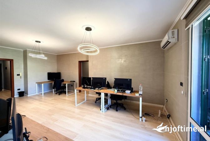 Ambient biznesi me qera 3+1 ne Tirane - 900 Euro