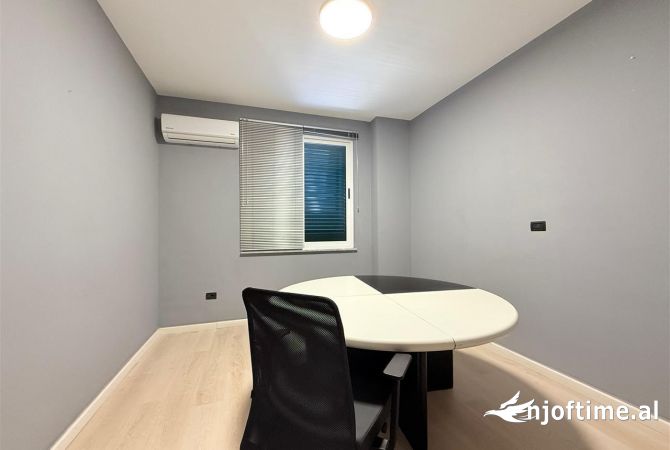⚡Jepet Zyre me Qira-105 m2,ne Bllok-TIRANE