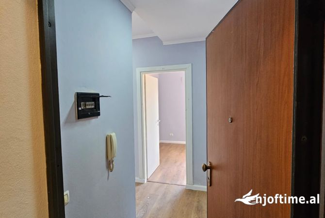 Shtepi ne shitje Apartament ne Tirane, 2+1, Mobilimi Bosh, pa mobiluar, Pagesa 145,000  Euro.