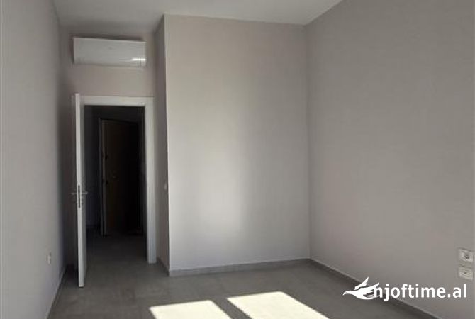 Ambient biznesi me qera 3+1 ne Tirane - 450 Euro