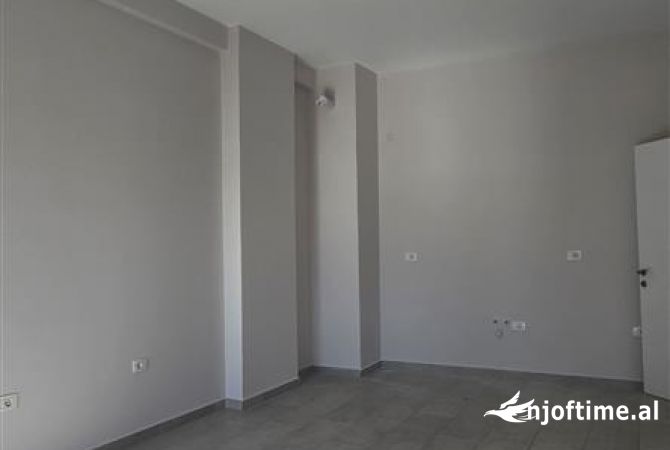 Ambient biznesi me qera 3+1 ne Tirane - 450 Euro