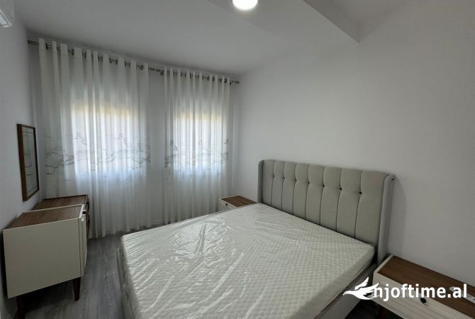 Shtepi ne shitje Apartament ne Tirane, 3+1, Mobilimi E mobiluar, Pagesa 350,000  Euro.