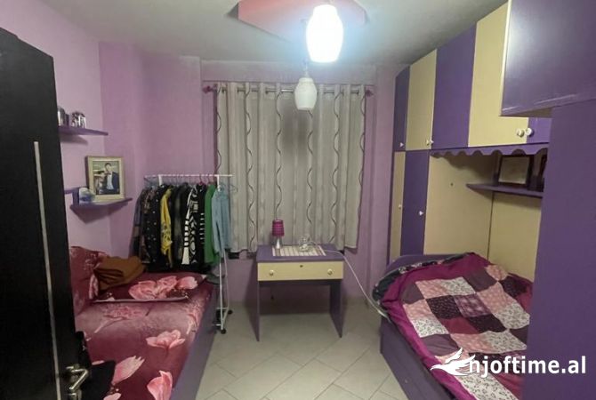 Shtepi ne shitje Apartament ne Tirane, 2+1, Mobilimi E mobiluar, Pagesa 195,000  Euro.