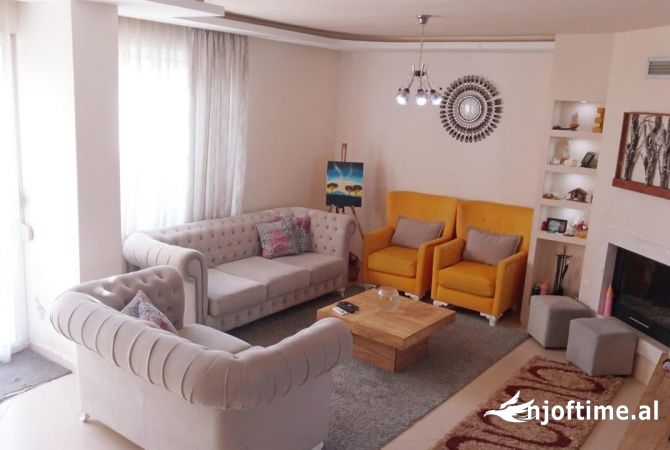 Shtepi ne shitje Apartament ne Tirane, 4+1, Mobilimi E mobiluar, Pagesa 370,000  Euro.