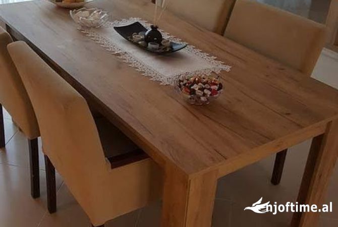 Shtepi ne shitje Apartament ne Tirane, 4+1, Mobilimi E mobiluar, Pagesa 370,000  Euro.