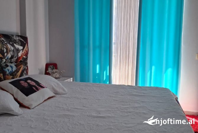 Shtepi ne shitje Apartament ne Tirane, 3+1, Mobilimi E mobiluar, Pagesa 197,000  Euro.